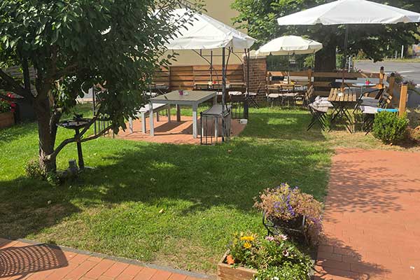 Freiluftgastronomie Vila Radus